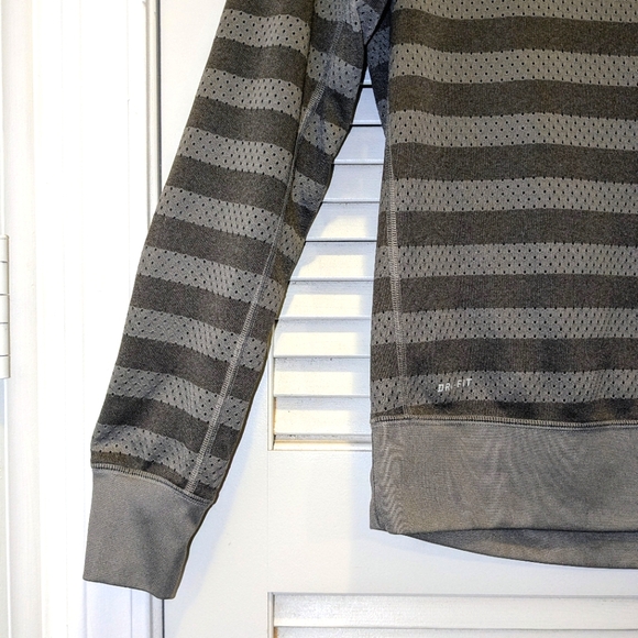 Nike Dri Fit Women's Small Gray Striped Mesh Perforated Long Sleeve Top Workout - Picture 7 of 12